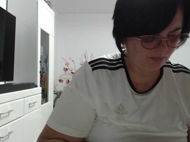 Emyllywhite's BongaCams show and profile