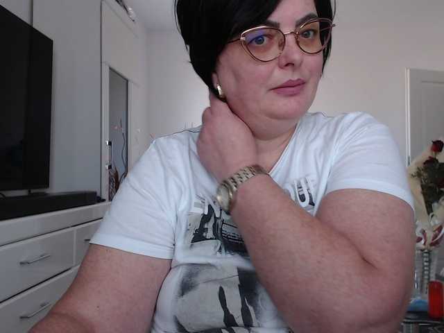 Emyllywhite's BongaCams show and profile