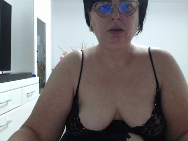 Emyllywhite's BongaCams show and profile