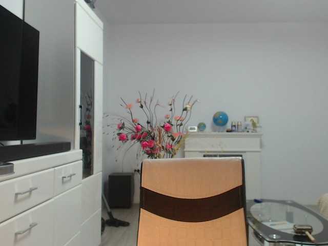 Emyllywhite's BongaCams show and profile