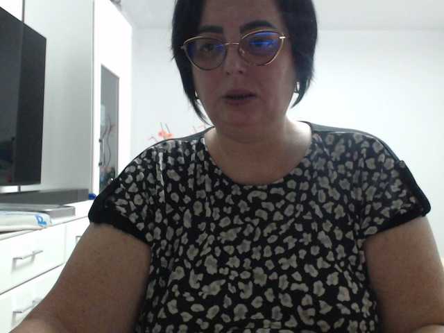 Emyllywhite's BongaCams show and profile