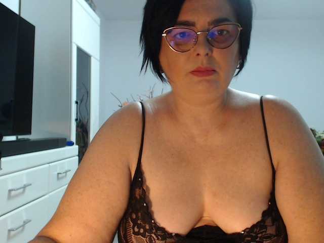 Emyllywhite's BongaCams show and profile