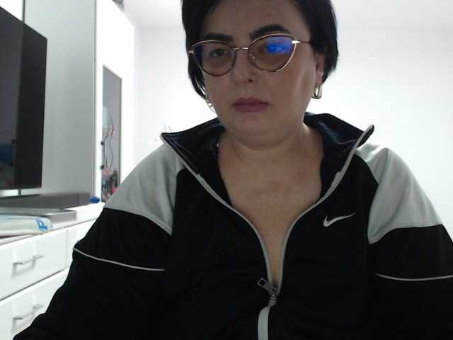 Emyllywhite's BongaCams show and profile
