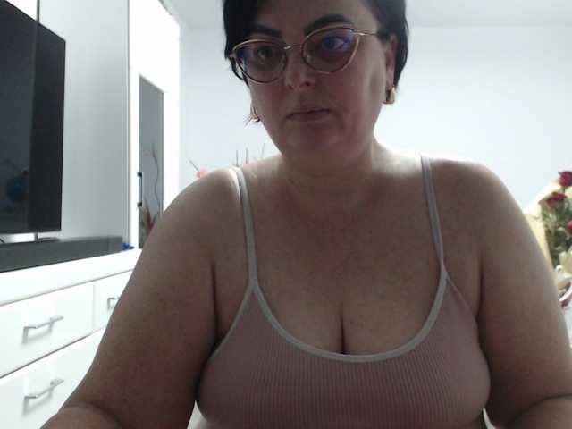 Emyllywhite's BongaCams show and profile