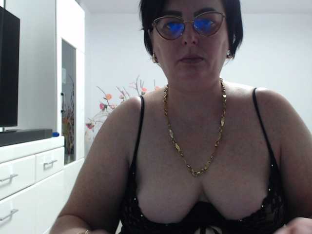 Emyllywhite's BongaCams show and profile