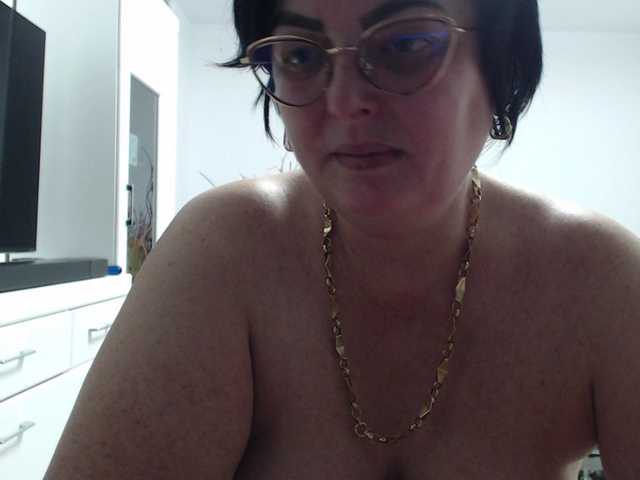 Emyllywhite's BongaCams show and profile