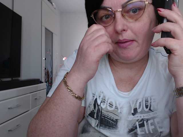 Emyllywhite's BongaCams show and profile