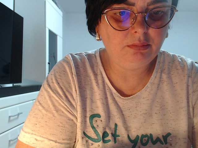 Emyllywhite's BongaCams show and profile