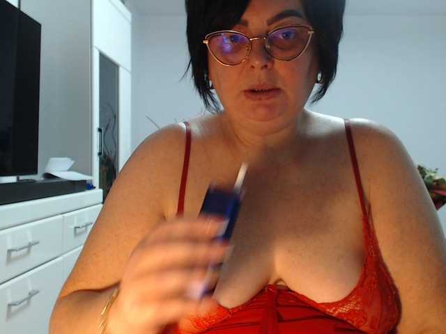 Emyllywhite's BongaCams show and profile