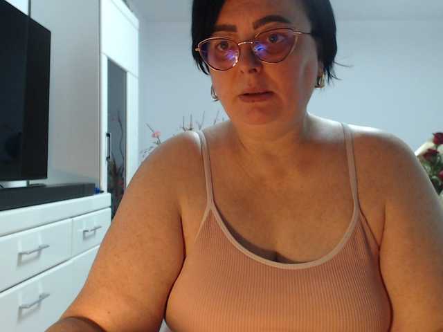 Emyllywhite's BongaCams show and profile