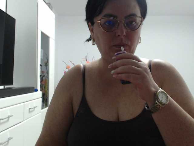 Emyllywhite's BongaCams show and profile