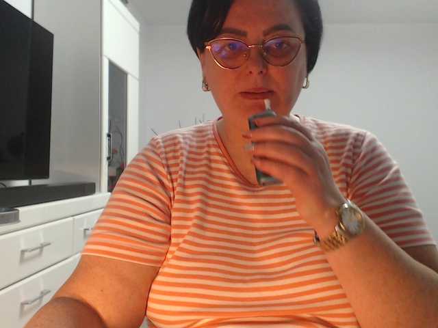 Emyllywhite's BongaCams show and profile