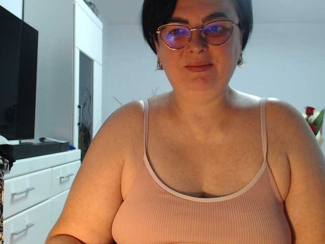 Emyllywhite's BongaCams show and profile