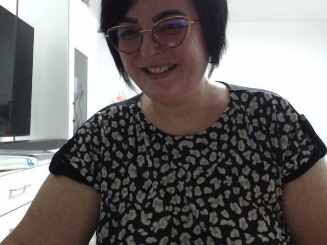 Emyllywhite's BongaCams show and profile