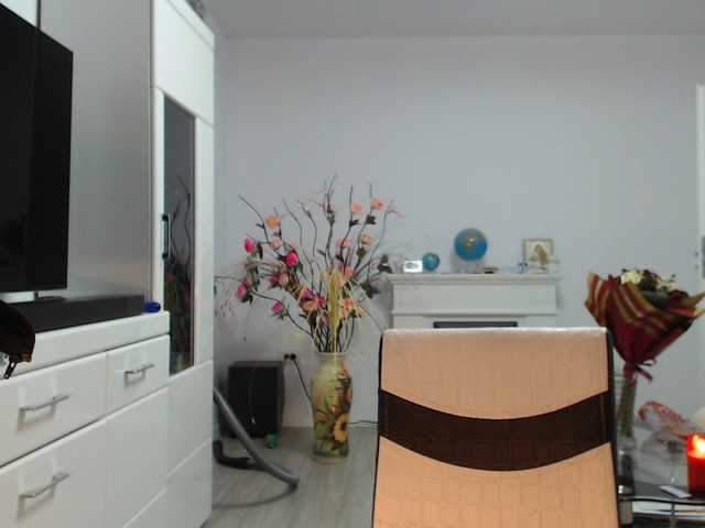 Emyllywhite's BongaCams show and profile