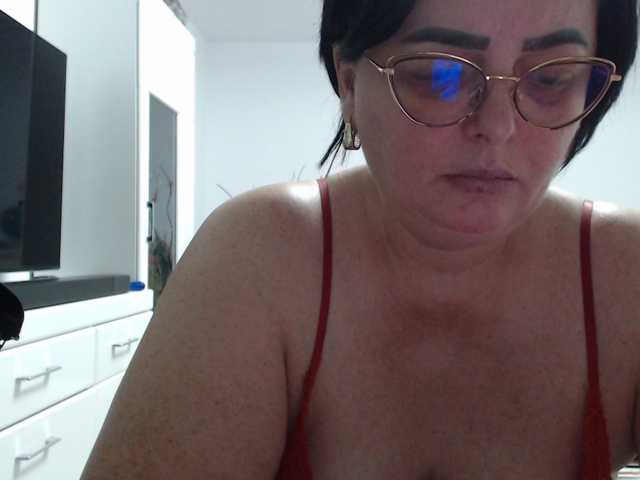 Emyllywhite's BongaCams show and profile