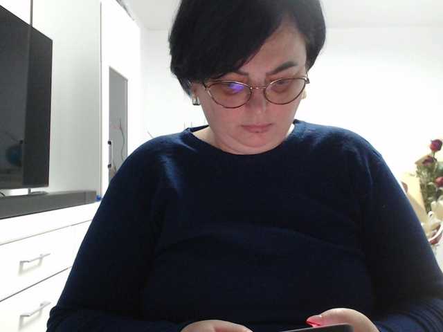 Emyllywhite's BongaCams show and profile