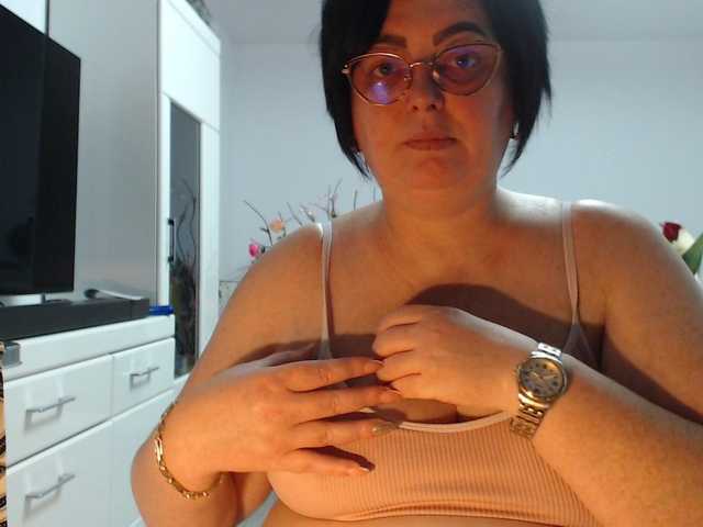 Emyllywhite's BongaCams show and profile