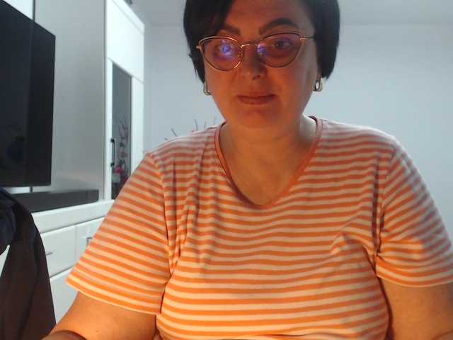 Emyllywhite's BongaCams show and profile