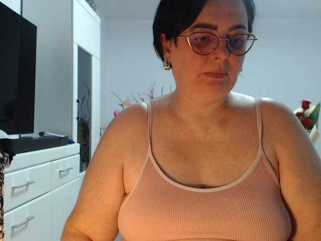 Emyllywhite's BongaCams show and profile