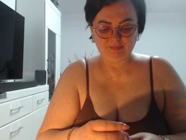 Emyllywhite's BongaCams show and profile