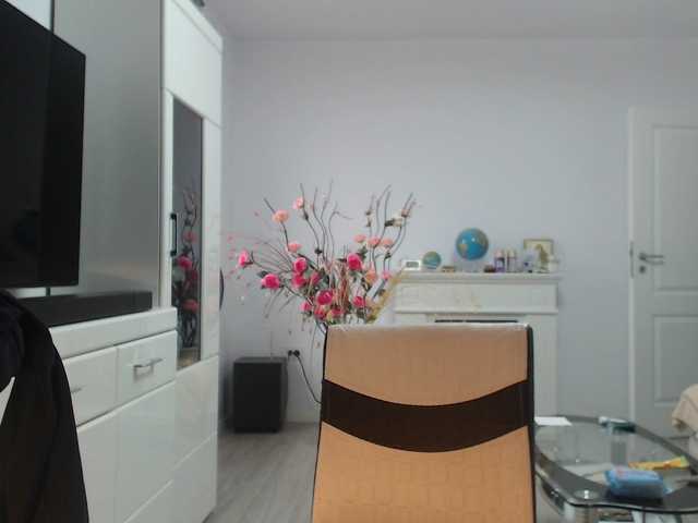 Emyllywhite's BongaCams show and profile