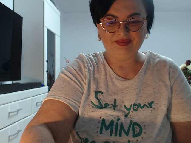 Emyllywhite's BongaCams show and profile