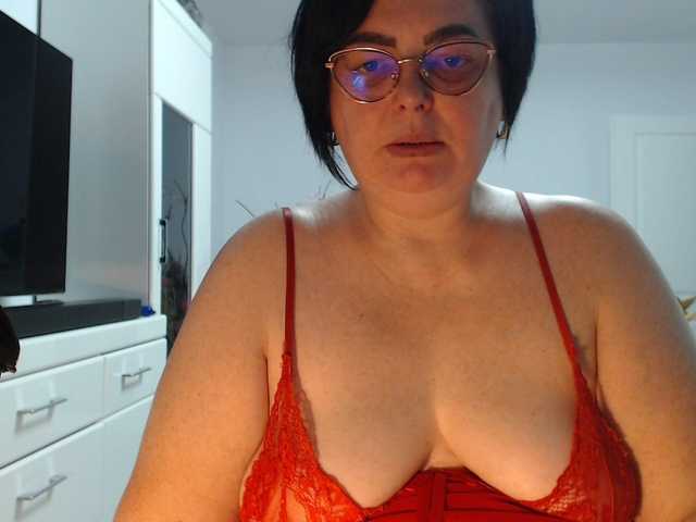 Emyllywhite's BongaCams show and profile