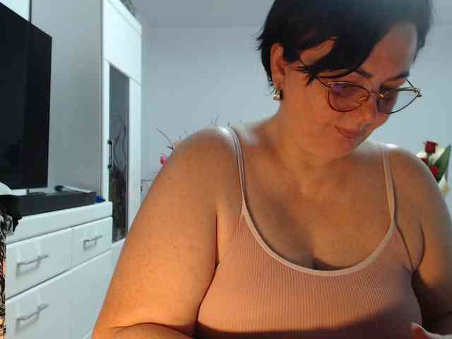 Emyllywhite webcam
