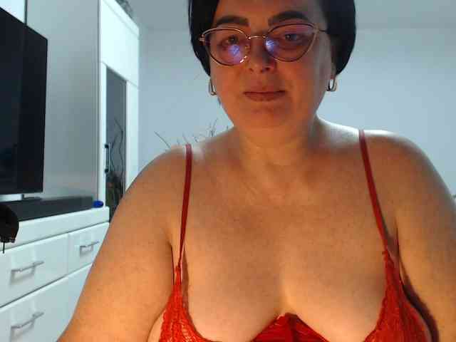 Emyllywhite webcam