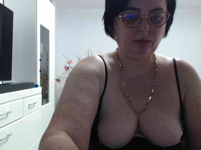 Emyllywhite webcam