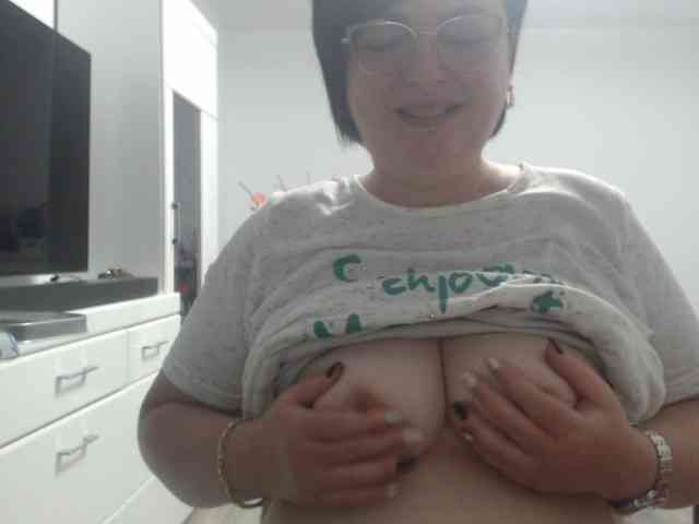Emyllywhite webcam