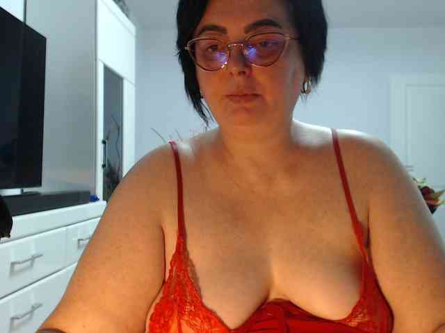 Emyllywhite Live Webcam on BongaCams