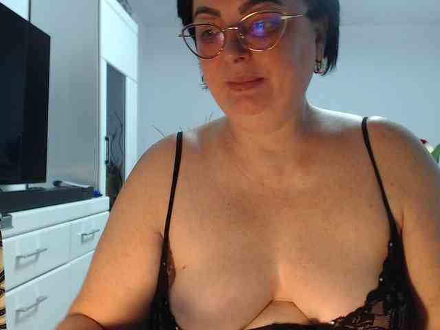 Emyllywhite webcam