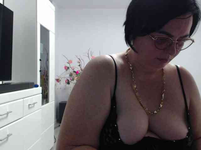 Emyllywhite webcam
