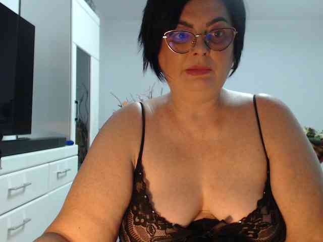 Emyllywhite webcam