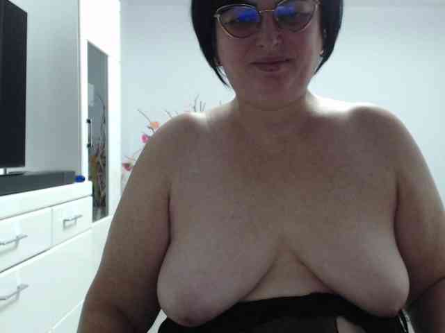 Emyllywhite webcam