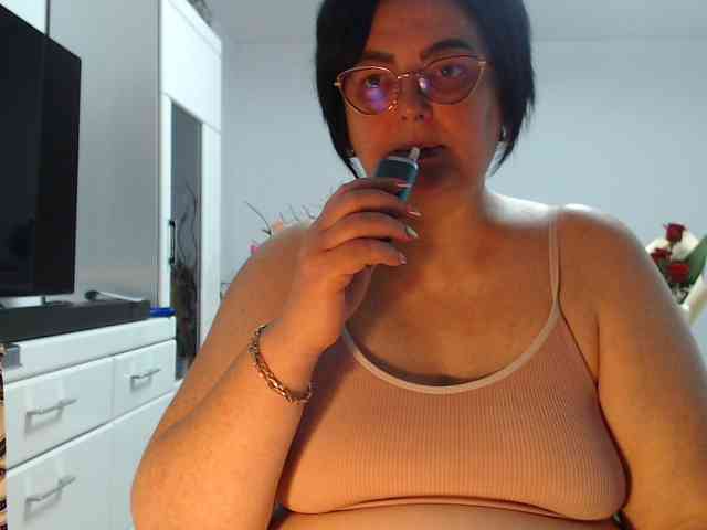 Emyllywhite webcam