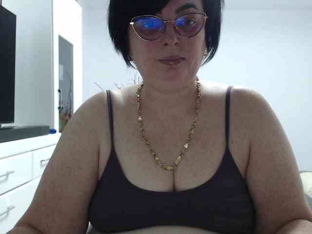 Emyllywhite webcam