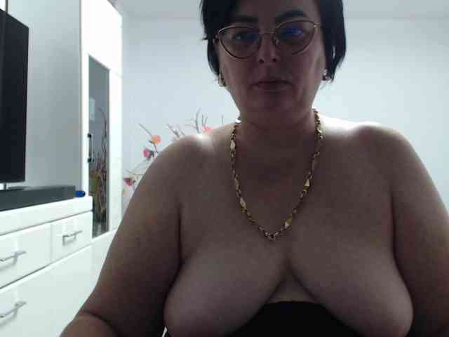 Emyllywhite webcam