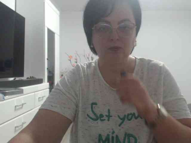 Emyllywhite webcam