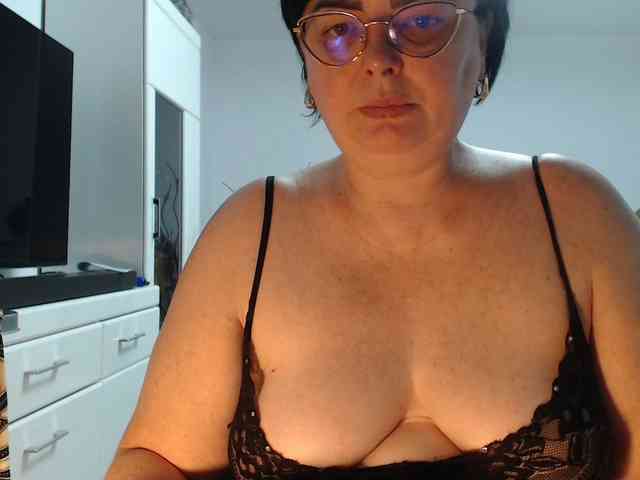 Emyllywhite webcam