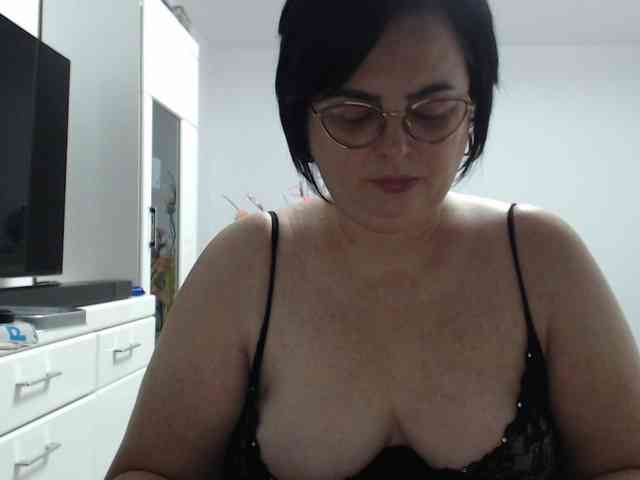 Emyllywhite webcam