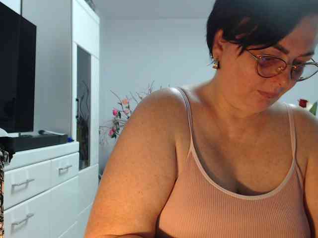 Emyllywhite webcam