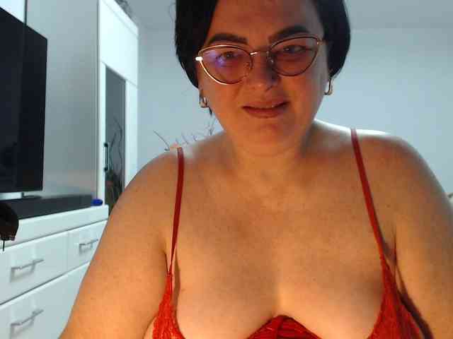 Emyllywhite webcam