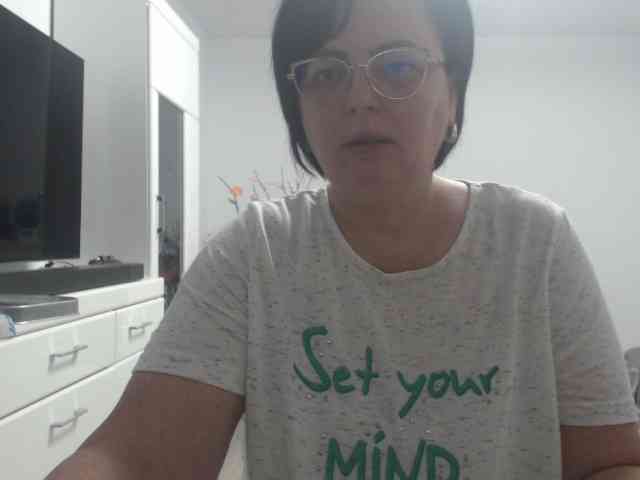 Emyllywhite webcam