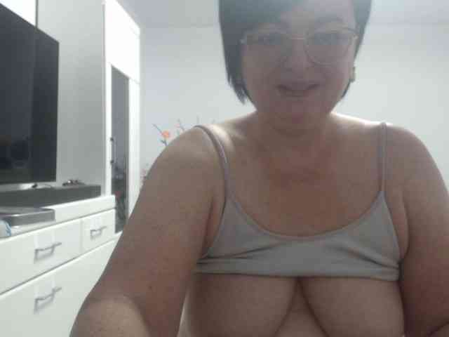Emyllywhite webcam