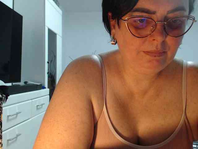 Emyllywhite webcam