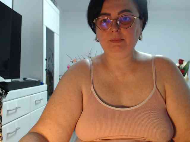 Emyllywhite webcam