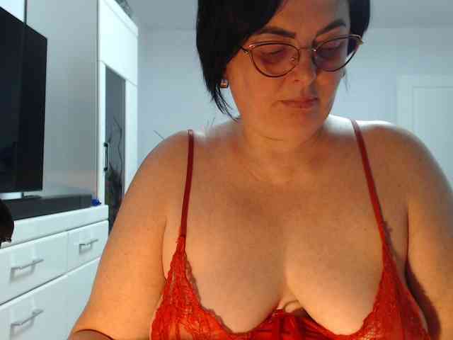 Emyllywhite webcam